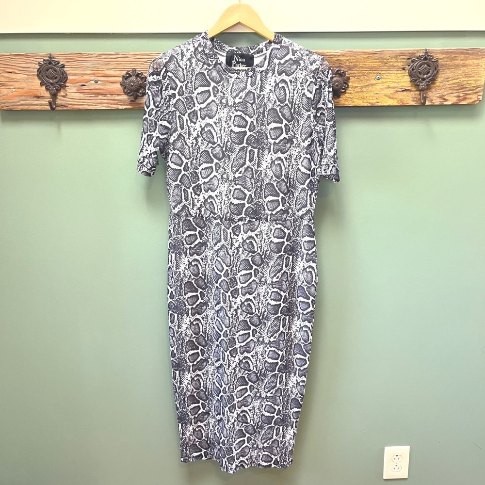 Nina Parker Womens 1X Snakeskin Mesh Sheath Dress Grey Black Short Sleeve‎ Midi